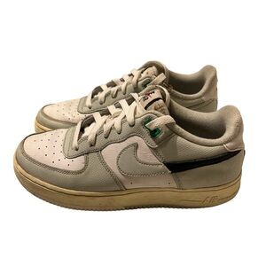 NIKE Air Green and White Youth Size 7